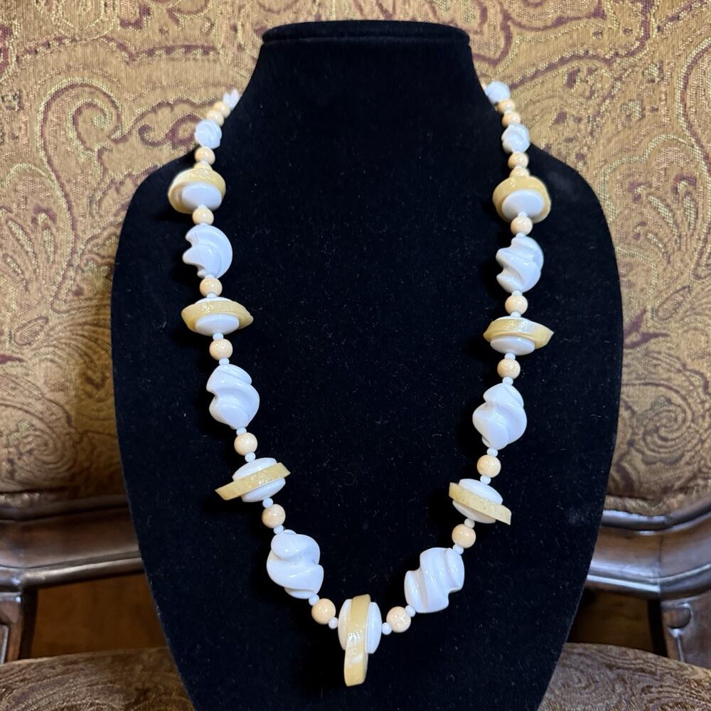 VTG 50’s MIRIAM HASKELL White Swirled Beaded Mixed Media Necklace MCM Retro